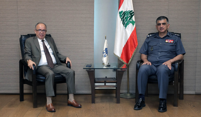 اللواء عثمان يستقبل السفير الجزائري