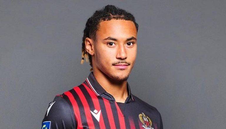 لاعب في الدوري الفرنسي يهدد بالانتحار