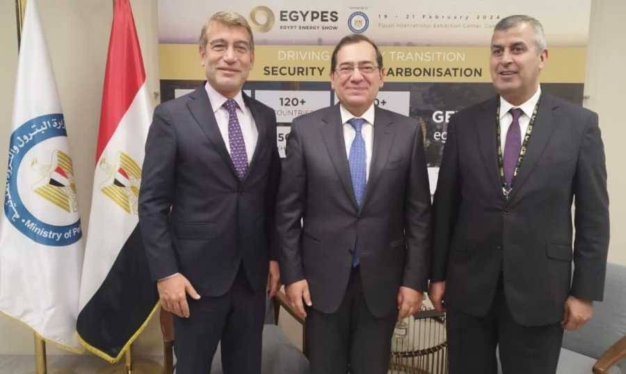 فياض يبحث في الإمارات عن بدائل لتمويل استجرار الطاقة من مصر والأردن