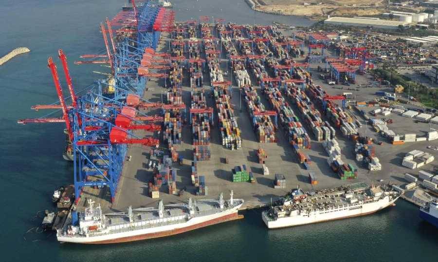 وزير المال يتابع مع مدير عام الجمارك مسألة بطاريات الليثيوم في المرفأ