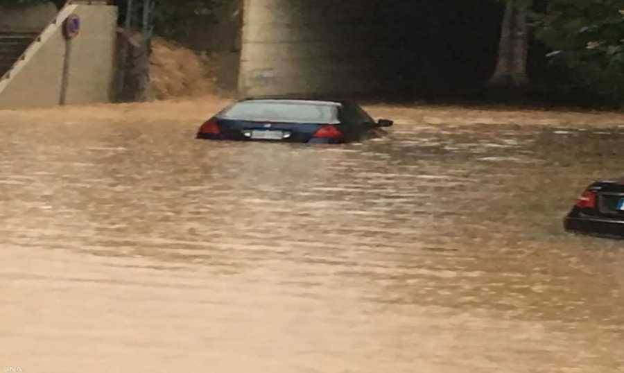 السيول تحتجز المواطنين!