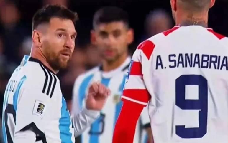 بسبب ميسي.. “تهديدات مرعبة” لمهاجم منتخب باراغواي