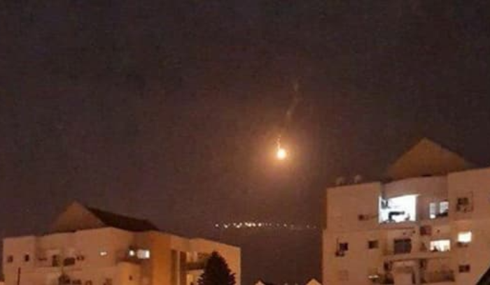 ليل هادئ في قرى القطاع الغربي تخلّلته قنابل مضيئة وطيران استطلاعي معادٍ