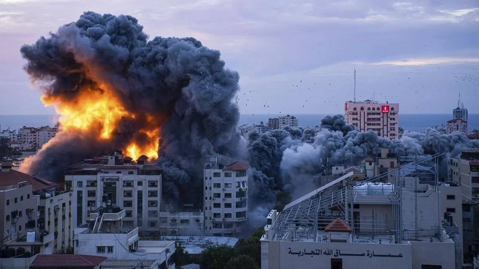 هجوم جوي وبحري غير مسبوق.. الجيش الإسرائيلي يوسع عملياته البرية في غزة