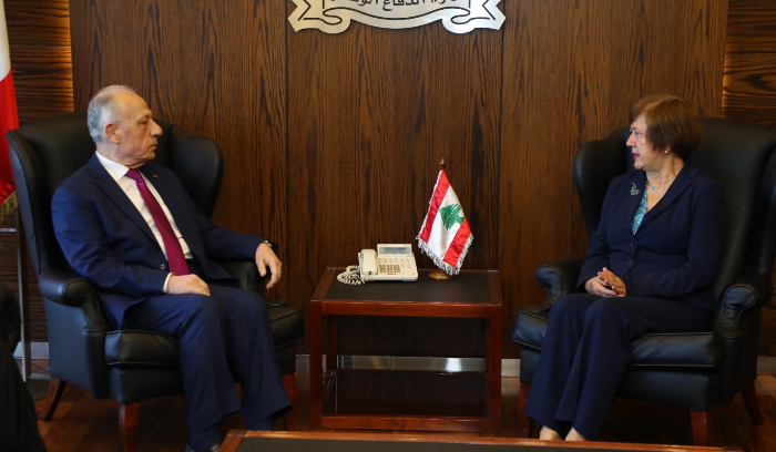 وزير الدفاع لفرونتسكا: لبنان ملتزم القرارات الدولية وحريص على الإستقرار