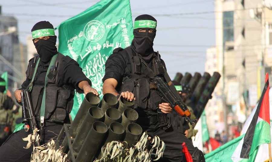 مسؤولون إسرائيليون: حماس تضيء أنفاقها بدل منح الوقود لسكان غزة