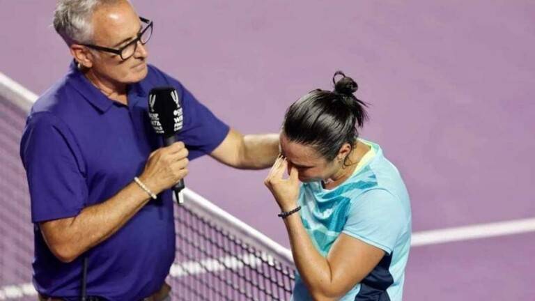 بالدموع.. أنس جابر ترفض الاحتفال وتوجه رسالة بشأن أطفال فلسطين