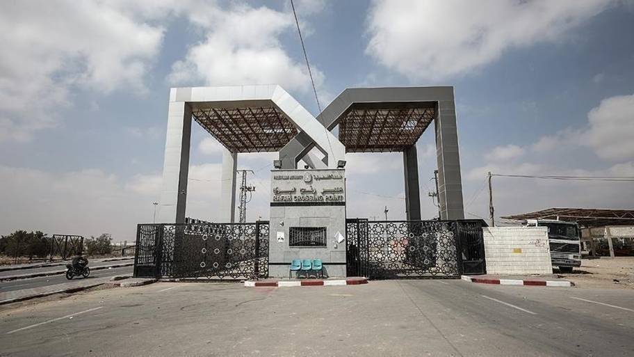 خروج أوائل الفلسطينيين الحاملين جنسيات مزدوجة من غزة إلى مصر