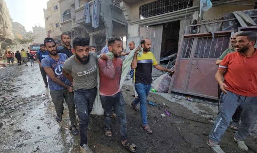 غارات إسرائيلية مكثفة على وسط غزة.. وزوارق تقصف!