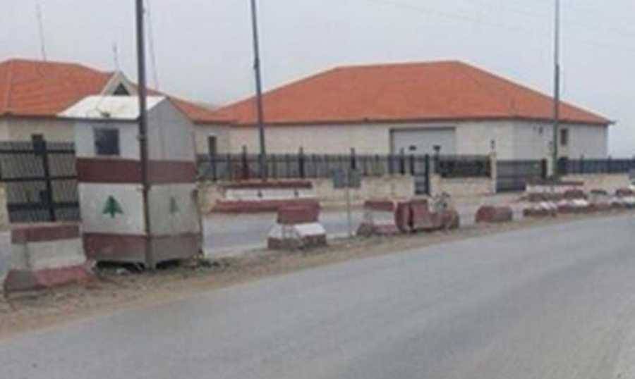 سارق سيارة في قبضة حاجز ضهر البيدر