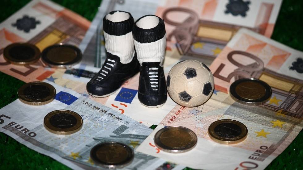 حسب أعمارهم.. أغلى لاعبي كرة القدم من الـ16 عاماً إلى الـ40