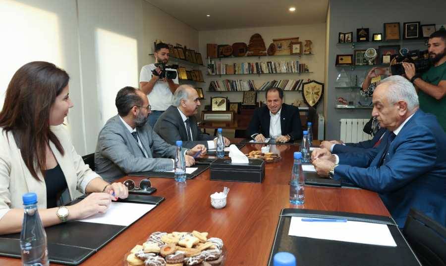 رئيس الكتائب يلتقي وفد الاشتراكي... أبو الحسن: لضرورة تمتين الواقع السياسي والتحصّن عبر انتخاب رئيس