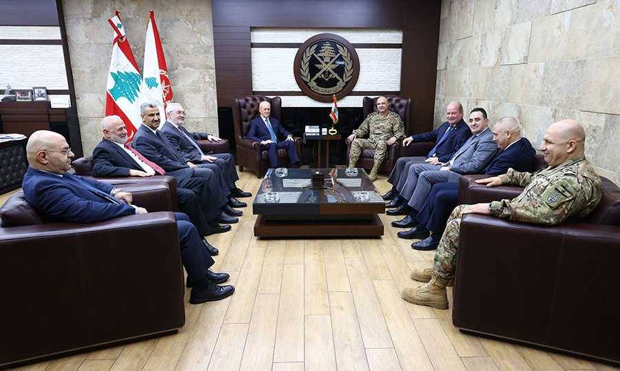 التطورات بين قائد الجيش والجبهة السيادية