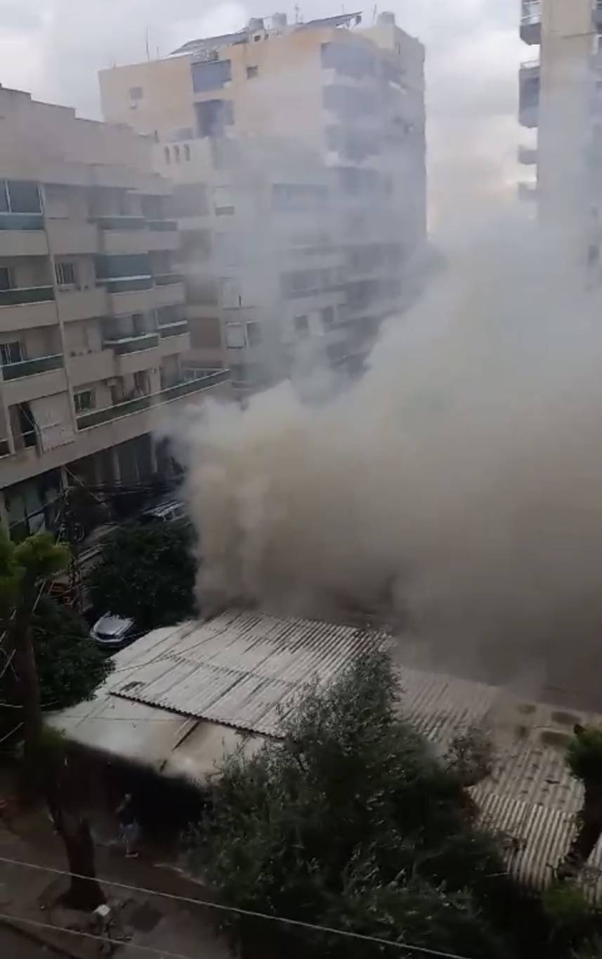 اخماد حريق في مقهى