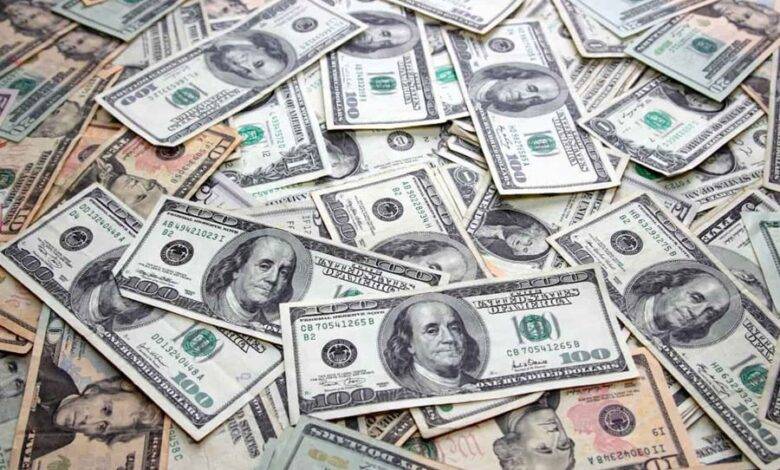 كم سجّل دولار السوق السوداء؟