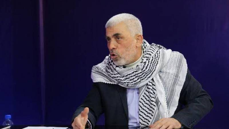 السنوار للأسرى الإسرائيليين: أنتم في المكان الأكثر أماناً