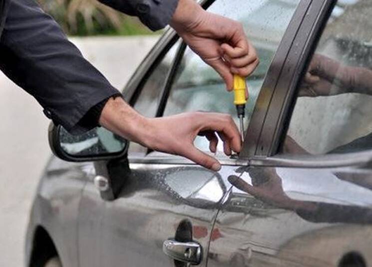 سرق سيارة واستخدمها في تنقلاته للاستحصال على المخدّرات