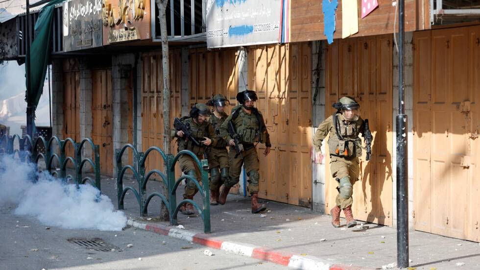 اعتقالات جديدة في الضفة الغربية.. ومقتل فلسطينيين بجنين