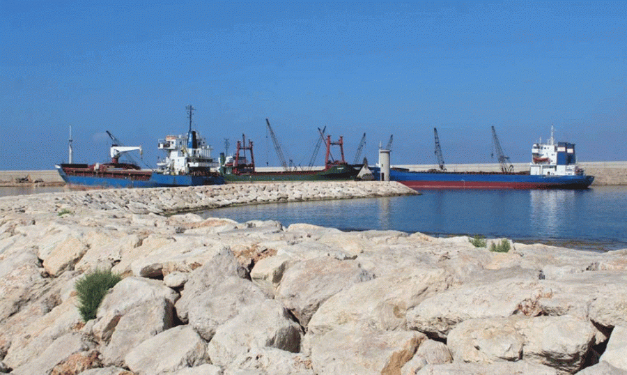 أول باخرة قمح إلى مرفأ صيدا