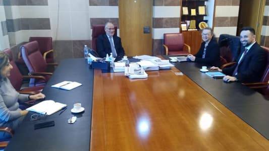 الحلبي يعرض مع فارينا تنفيذ خطة مدارس الإستجابة