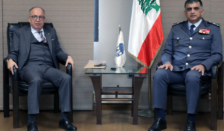 عثمان يعرض الأوضاع مع سفير الجزائر