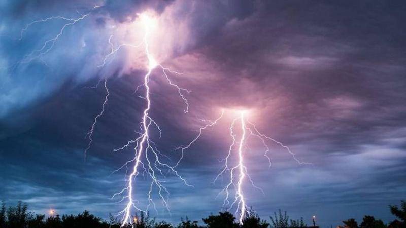 منخفض جويّ عالي الفعالية... ترافقه أمطار غزيرة مع برق ورعد وسيول