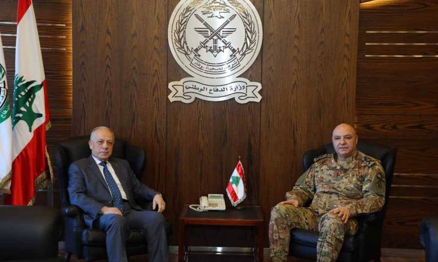 وزير الدفاع يستقبل قائد الجيش