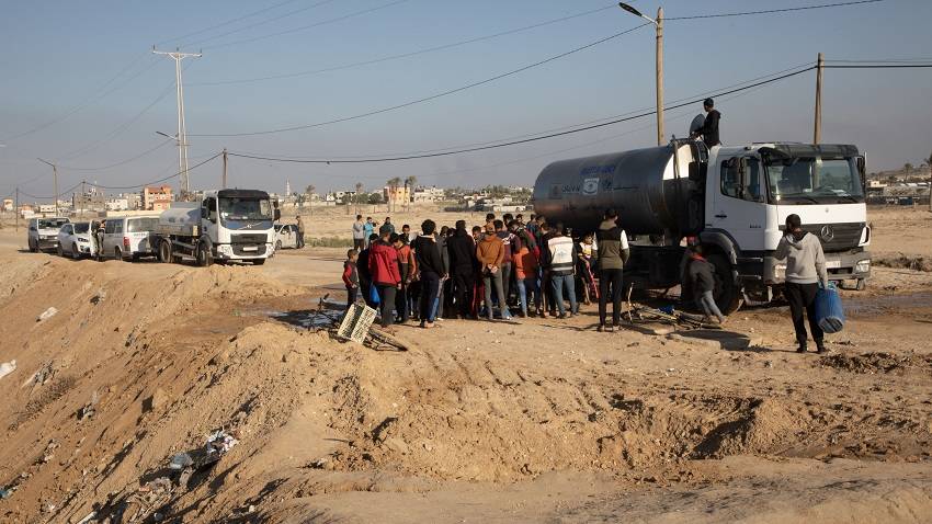 محطات التحلية الإماراتية في رفح تضخ المياه إلى سكان غزة