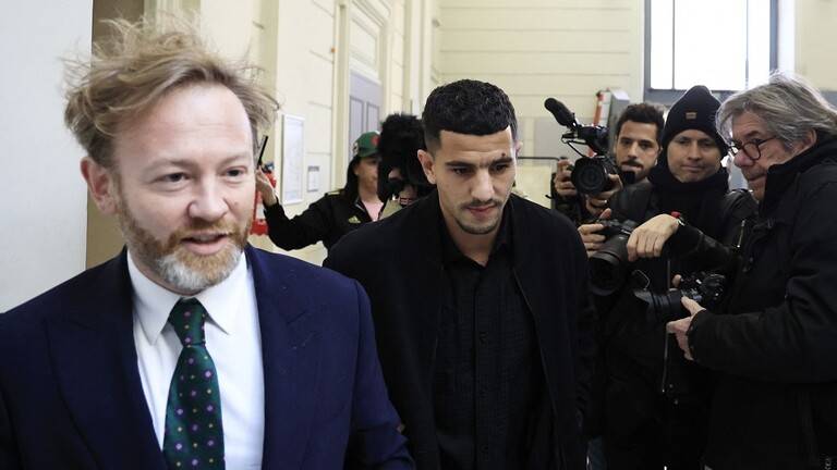 فرض عقوبة السجن بحق اللاعب الجزائري يوسف عطال بسبب فلسطين