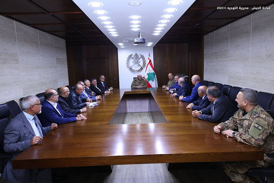 وفد من رؤساء بلديات قضاء جزين زار قائد الجيش مهنئاً بالتمديد له وبالأعياد المجيدة