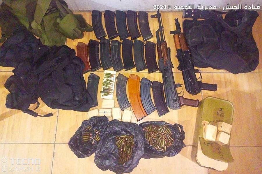 دهم منازل مطلوبين وتوقيف شخص وضبط ممنوعات في بريتال