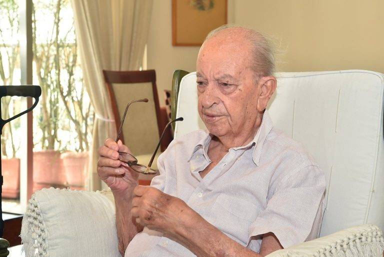 كريم مروة.. كتب سيرته ورحل*