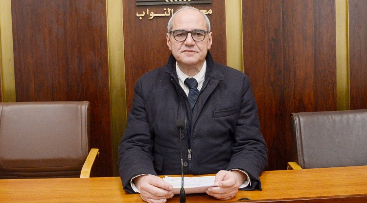 خلف: اما حان وقت الامتثال الى احكام الدستور ؟