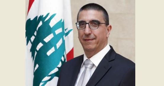 الحجار يسلم شهادات لمتطوعين خدموا في مختلف وحدات الوزارة