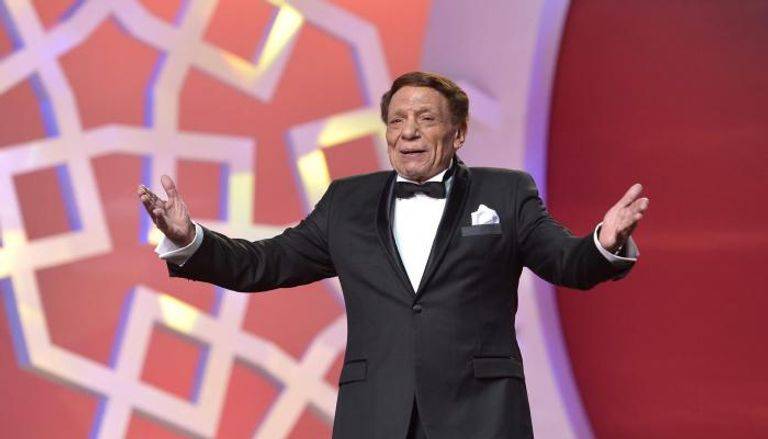 الضرائب المصرية تلاحق عادل إمام.. بكم يدين الزعيم؟