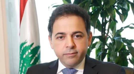 كيف علّق منصوري على خبر توقيف البنوك الإماراتية التحويلات والتعاملات مع لبنان؟