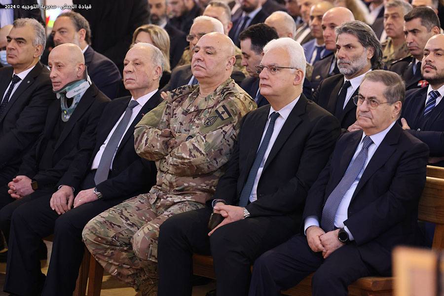 إقامة مراسم دفن والدة قائد الجيش