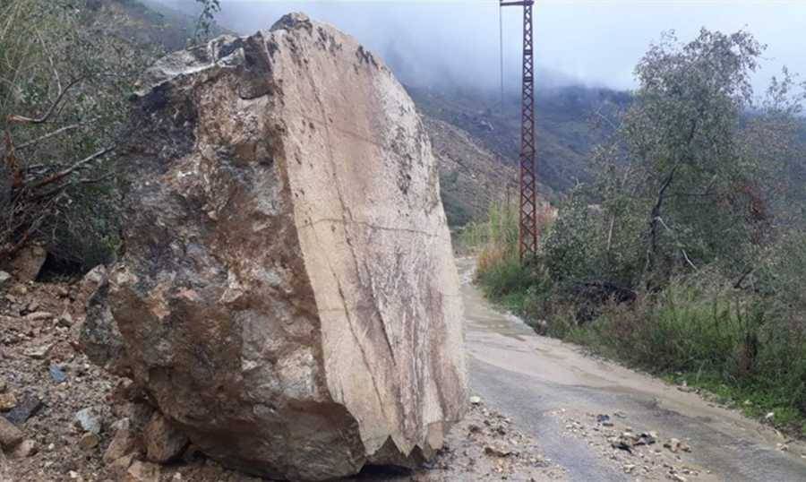إخلاء مبنى سكنيّ في جل الديب بعد تحرّك صخور بفعل الأمطار