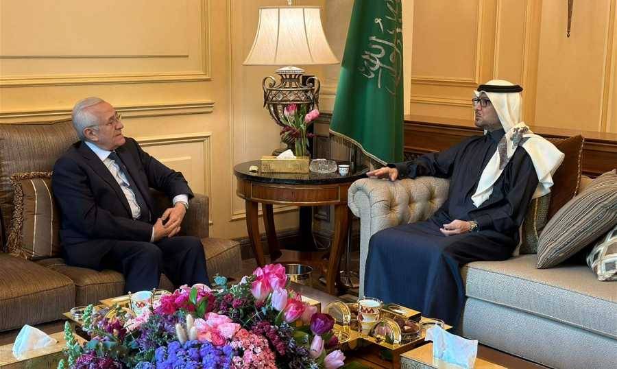 البخاري يستقبل سليمان