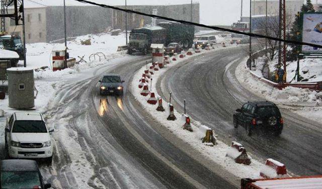 قطع السير بشكل جزئي على طريق عام ضهر البيدر بالاتجاهين وابقاء السير على مسرب واحد ومنع مرور الشاحنات و حركة المرور كثيفة