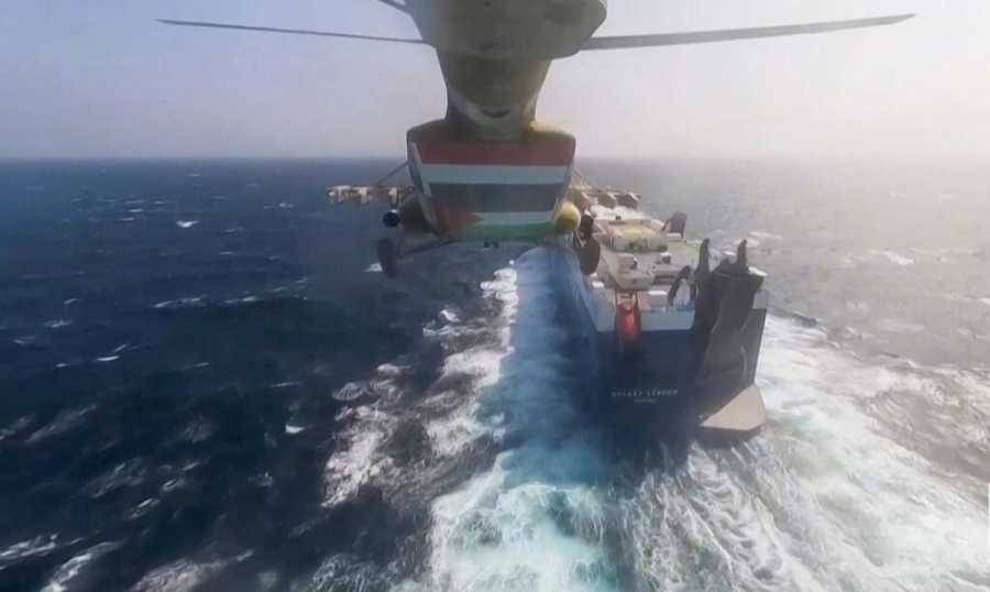 الحوثيون يعلنون استهداف سفينة أميركية.. وواشنطن تنفي