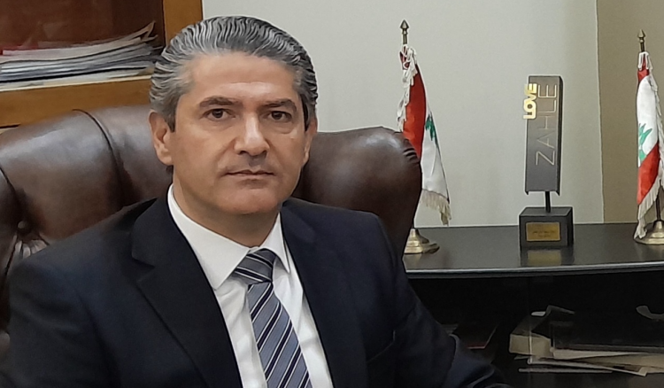 محافظ البقاع: منع مرور الشاحنات على طريق ضهر البيدر لحين التأكد من سلامتها