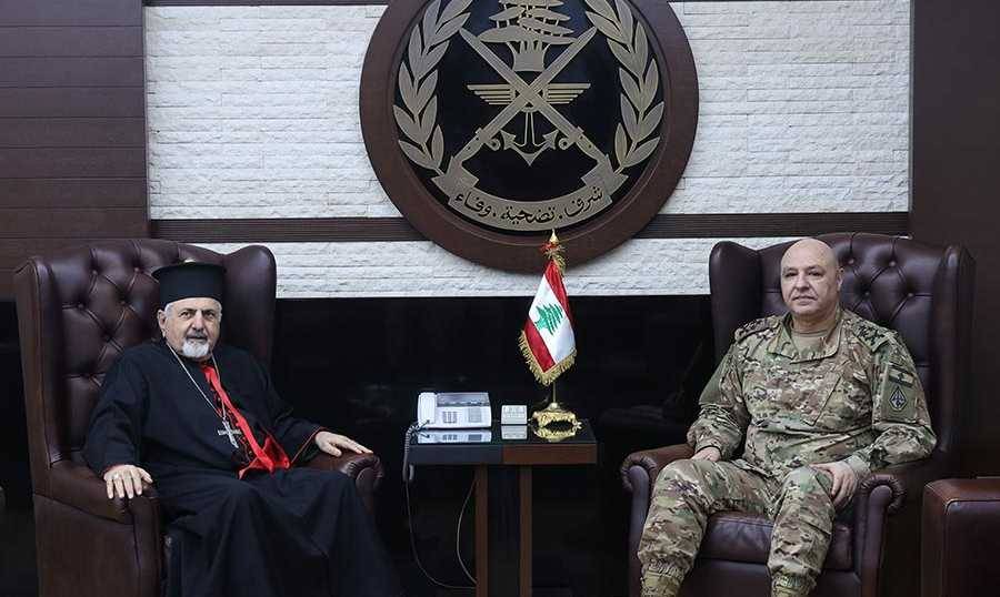 أوضاع لبنان بين قائد الجيش وزواره