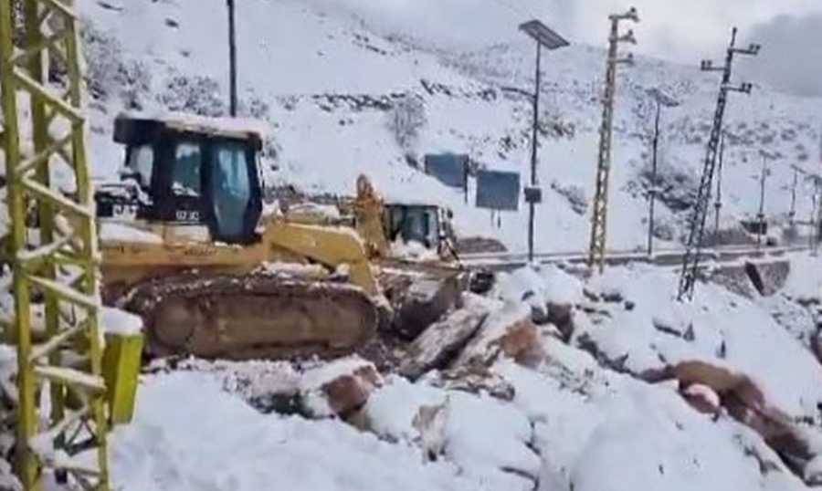 تدعيم الحائط المُنهار في ضهر البيدر مستمر