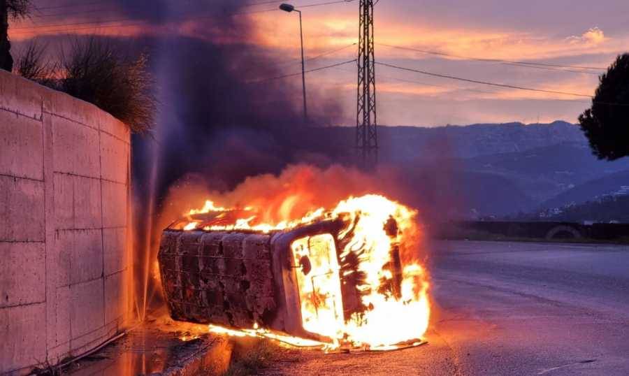 حريق حافلة لنقل الركاب
