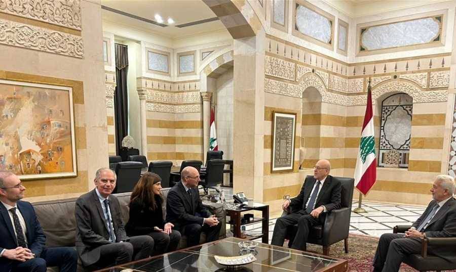 ماغرو من السراي: الزيارة متابعة لزيارة سيجورنيه وطرحنا افكارنا بشأن الوضع في الجنوب لبنان