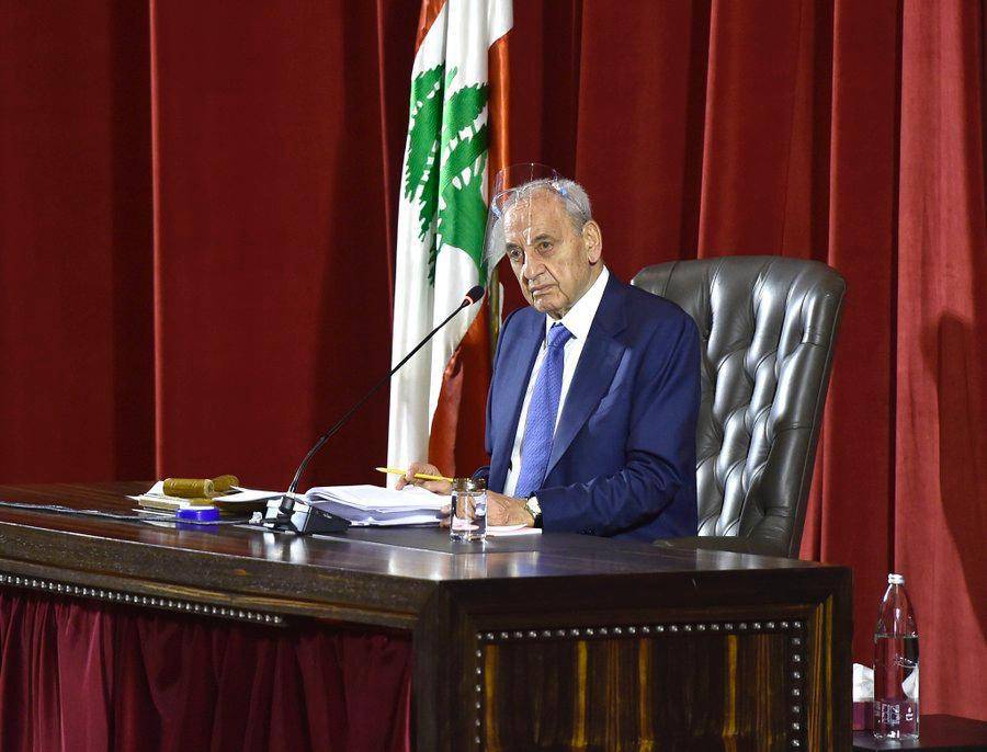 بري يوقع مشروع قانون 