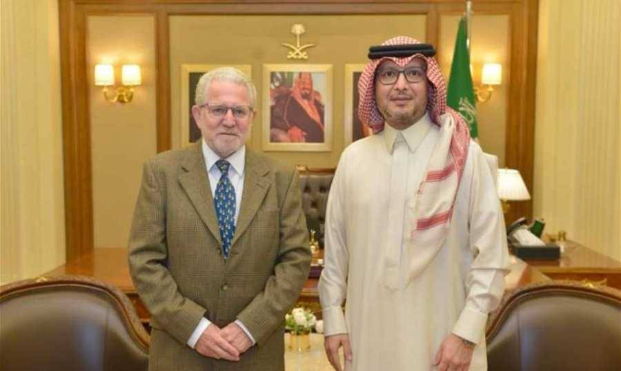 بخاري يستقبل السفير الإسباني.. هذا ما تم بحثه