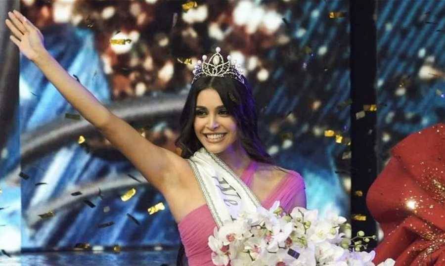 بالفيديو: ياسمينا زيتون بالزي الوطني اللبناني في Miss World: 