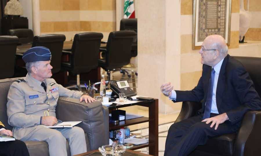 العمالي العام وكبير مستشاري الدفاع البريطاني للشرق الاوسط في السراي